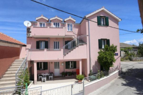 Apartments with a parking space Mastrinka, Ciovo - 23279